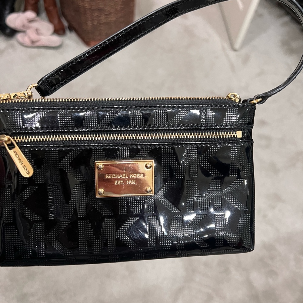 Michael Kors patent leather wristlet